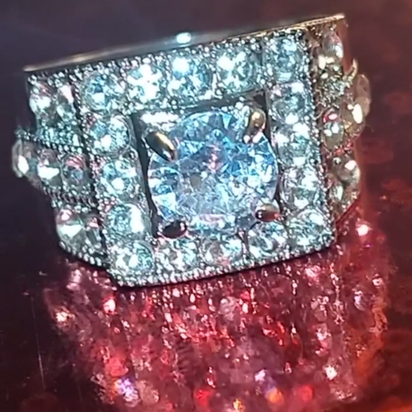 Unisex Diamond stimulated beautiful ring size 8 - Picture 3 of 7